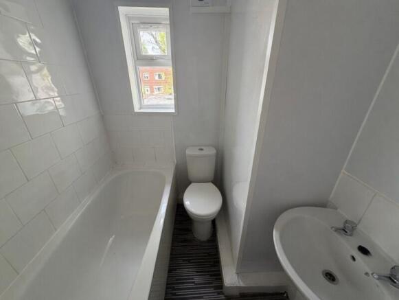 4 bed Terraced to rent Image 7