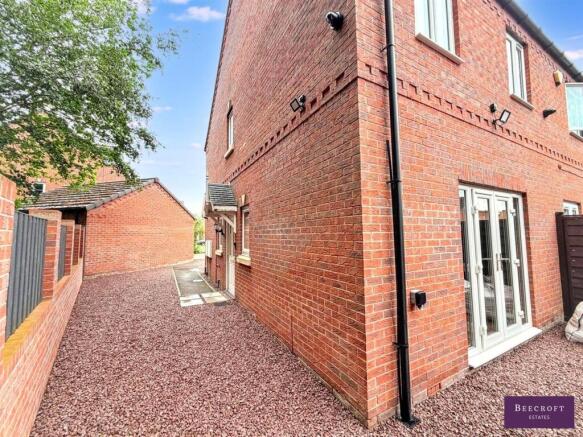 3 bed Semi-Detached for sale Image 10