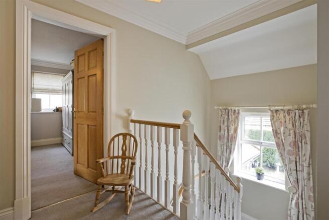 4 bed House for sale Image 9