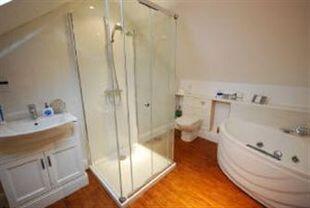 En-suite to Master