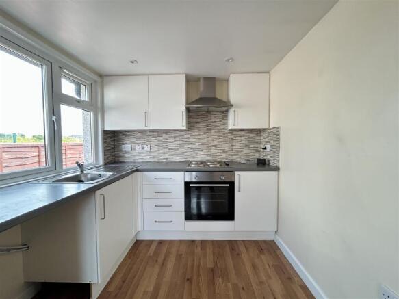 LOUNGE/KITCHENETTE