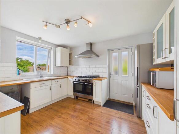 3 bed Semi-Detached for sale Image 4