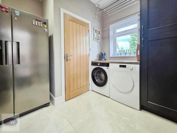 4 bed Semi-Detached for sale Image 7