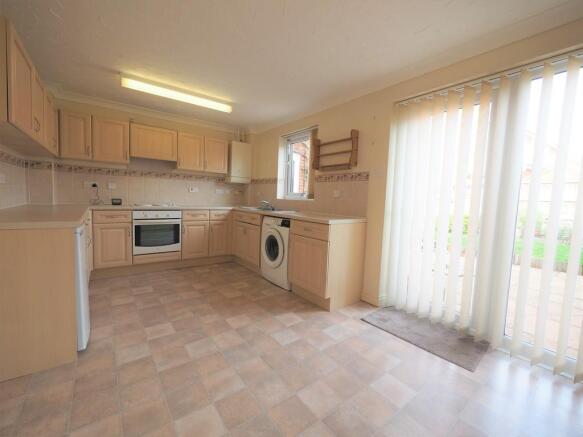kitchen / dining ...