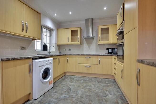 3 bed Detached Bungalow for sale Image 10