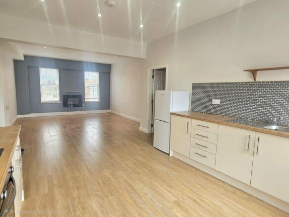 2 bed Flat to rent Image 2