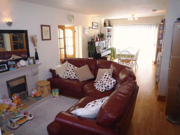 Lounge/Dining Room