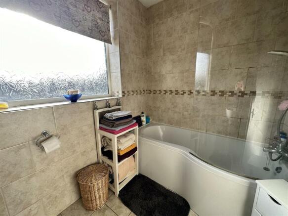BATHROOM/WC