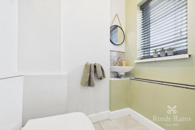 4 bed Semi-Detached for sale Image 10