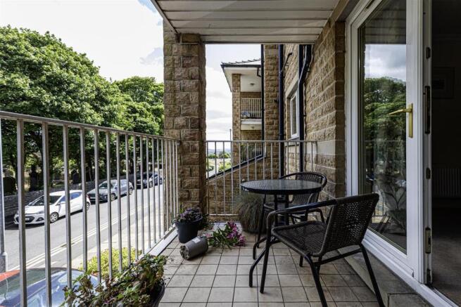 2 bed Apartment for sale Image 4