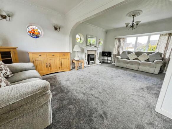5 bed Detached for sale Image 10