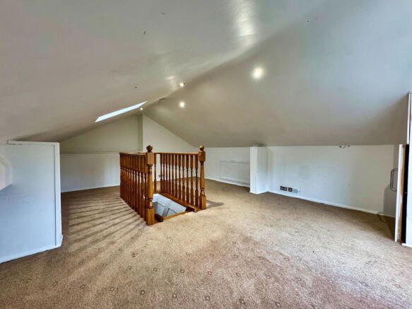 2 bed Semi-Detached Bungalow for sale Image 8
