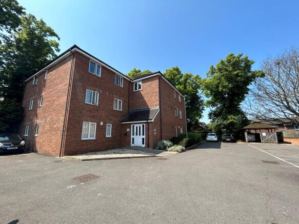 2 bed Flat to rent Image 5