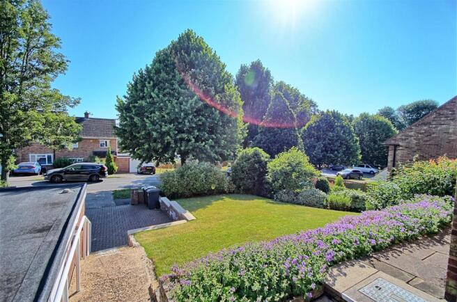 FRONT GARDEN