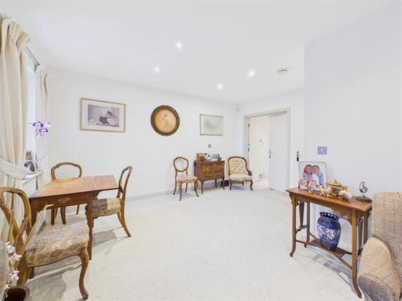 3 bed Apartment for sale Image 10