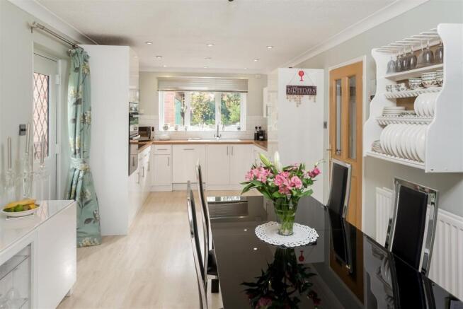 4 Walnut Close-26.jpg