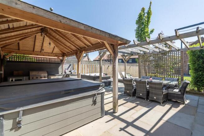 ENTERTAINING SPACE