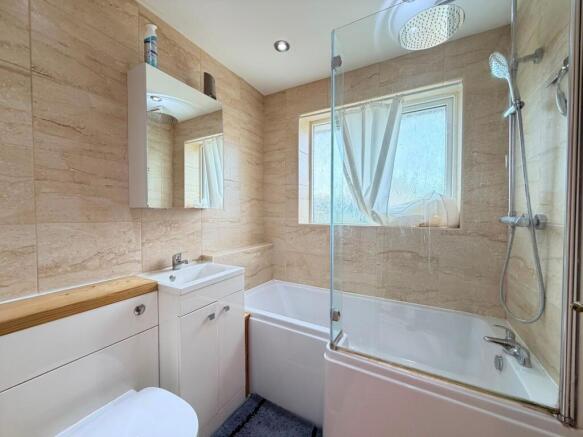 3 bed Semi-Detached for sale Image 8