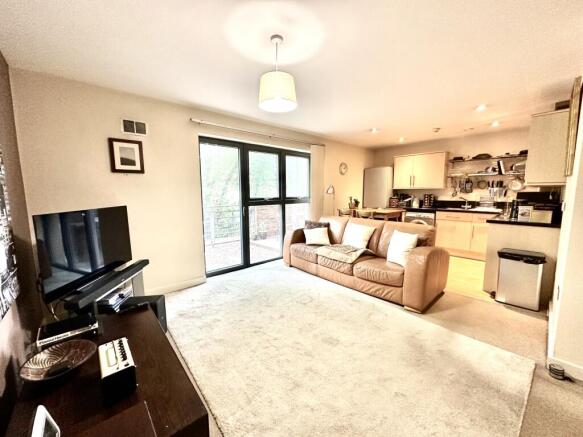 2 bed Flat for sale Image 8