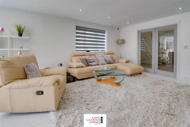 4 bed Detached for sale Image 9