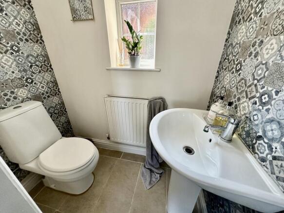 4 bed Semi-Detached for sale Image 12