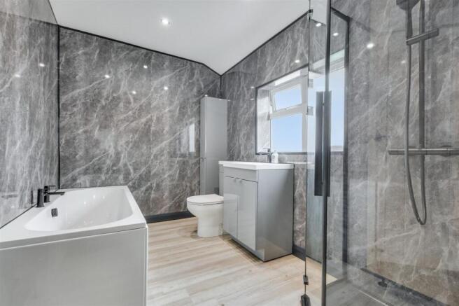 Bathroom_2.jpeg