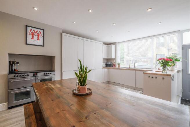 3 bed Terraced for sale Image 8
