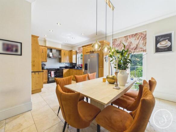 3 bed Apartment for sale Image 6