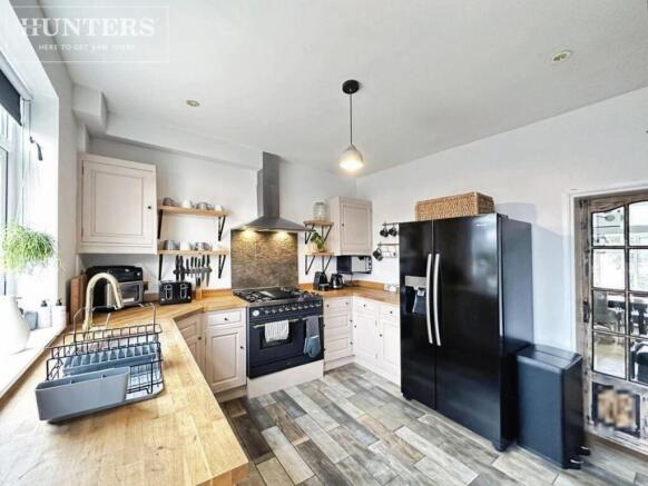 2 bed Terraced to rent Image 4