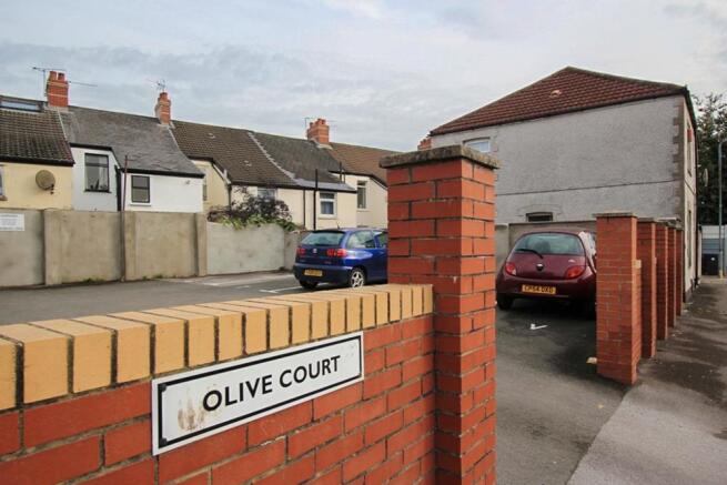 3 Olive Court LR-8.j
