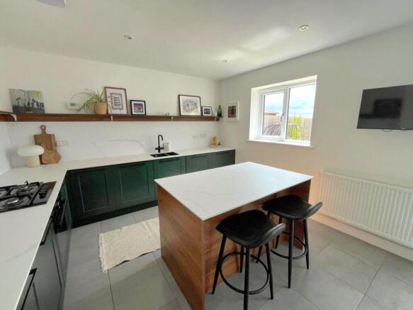 4 bed Detached for sale Image 5