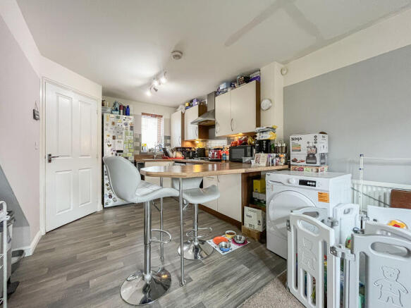 KITCHEN/LOUNGE