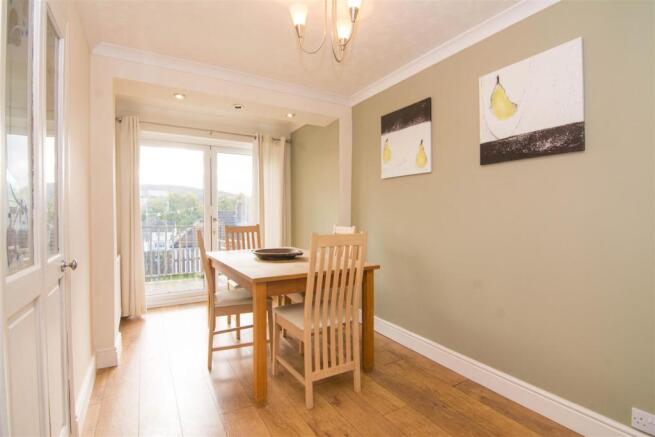 LOUNGE/DINING ROOM