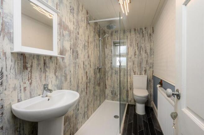 4 bed House for sale Image 11