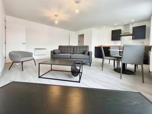 2 bed Apartment to rent Image 10