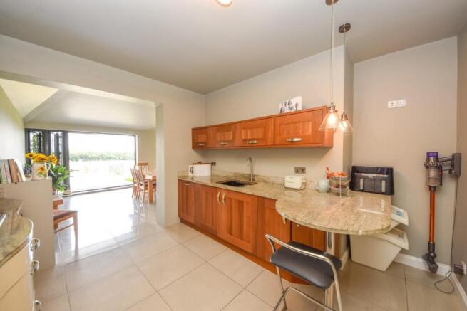 5 bed Detached for sale Image 10