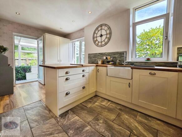 4 bed Semi-Detached for sale Image 5