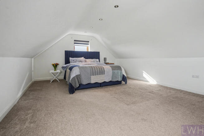 Master Bedroom (1)