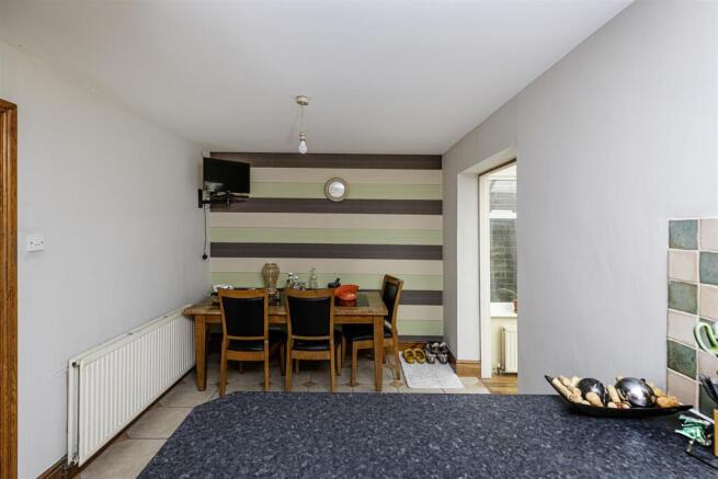 3 bed Semi-Detached for sale Image 7