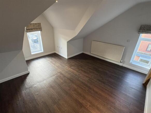 3 bed Flat to rent Image 6