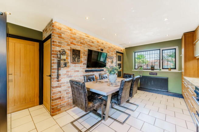 3 bed Terraced for sale Image 6