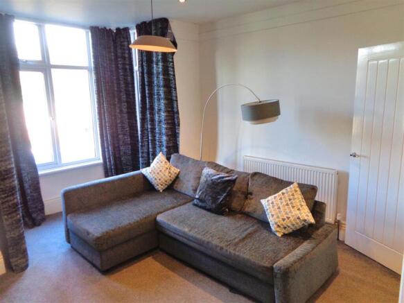 2 bed Apartment to rent Image 5