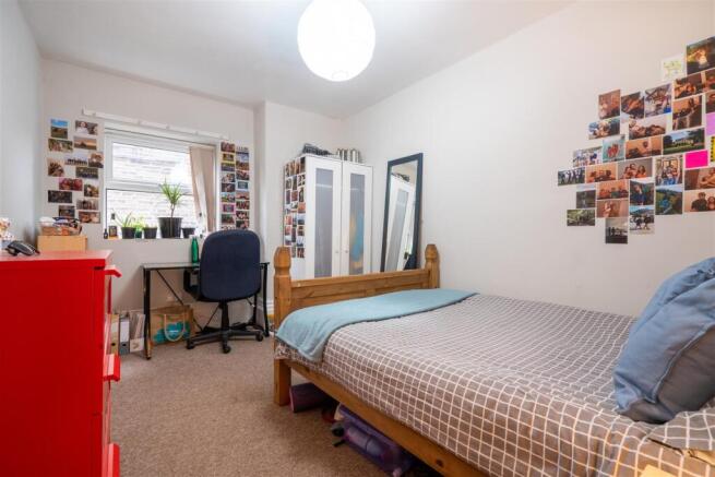 6 bed House to rent Image 6