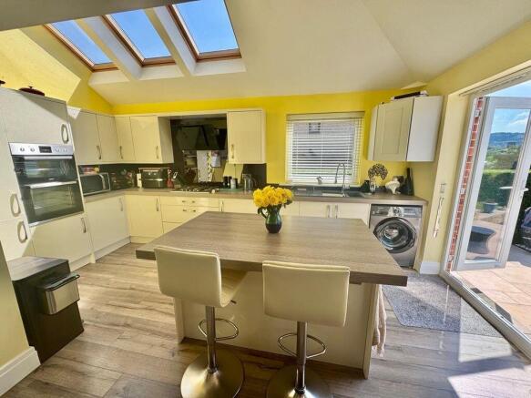 3 bed Semi-Detached for sale Image 6