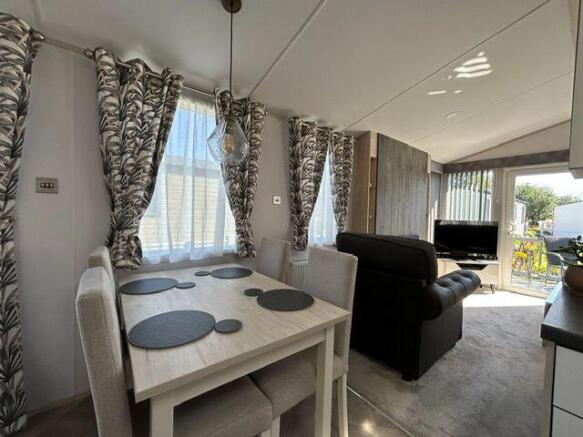 , Thornton-Cleveleys, FY5 5LR photo 4