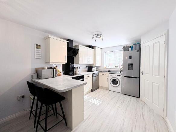 3 bed Semi-Detached for sale Image 10