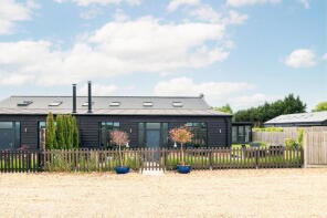 2, The Old Hay Barns, Shrubbery Lane, Bedford MK44 2PH