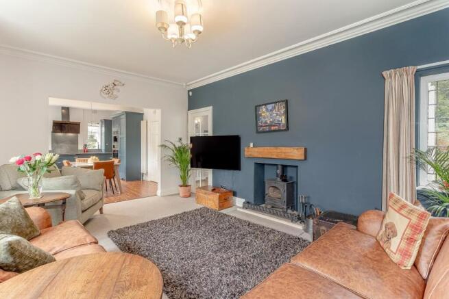 5 bed Detached for sale Image 4