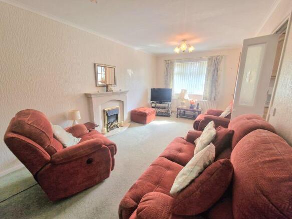 Hayfield Avenue, Romiley photo 4