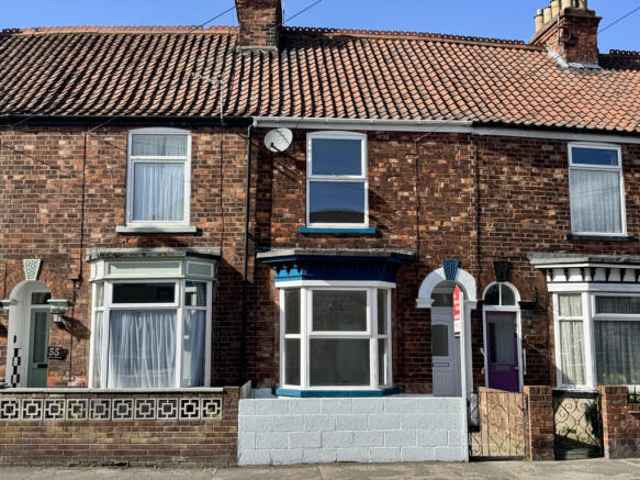 2 Bedroom Mid-Terrace House - For Sale